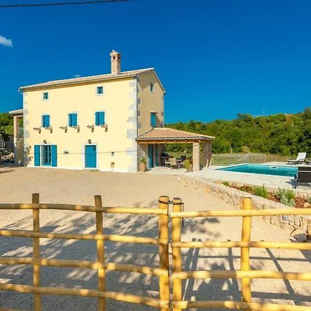 Lusa Villa *