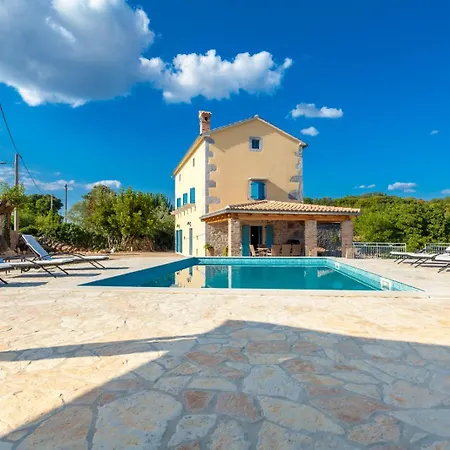 Lusa Villa *