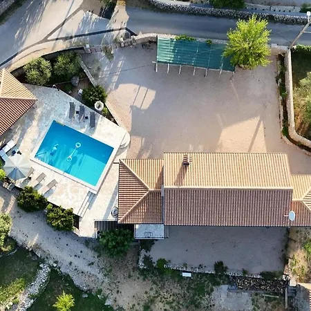 Lusa Villa *