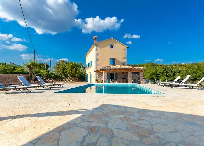 Lusa Villa *