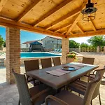 Lusa Villa